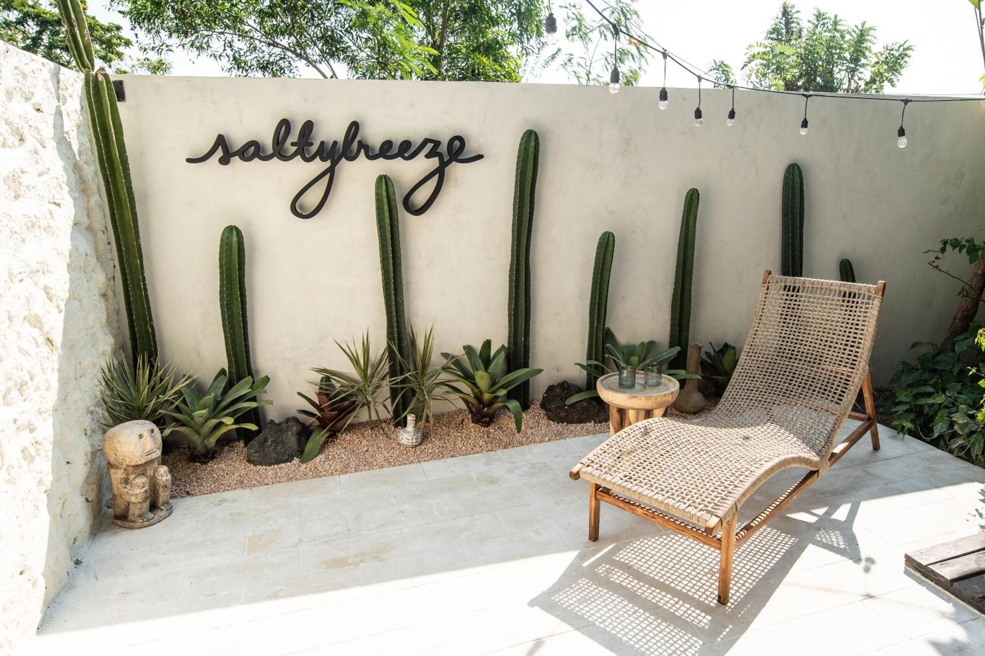 Salty Breeze Bali Hotel อูงาซัน ภายนอก รูปภาพ