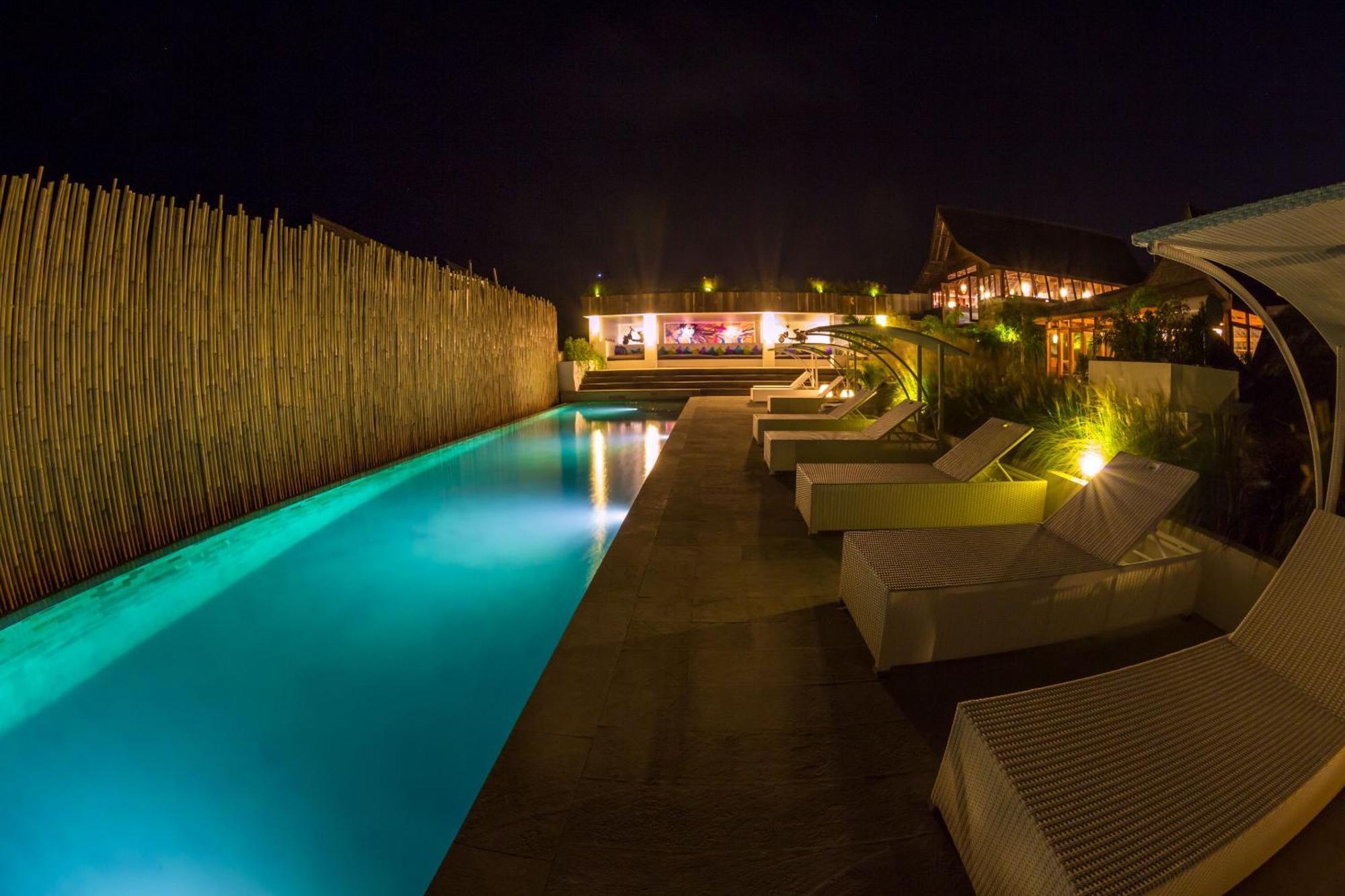 Salty Breeze Bali Hotel อูงาซัน ภายนอก รูปภาพ