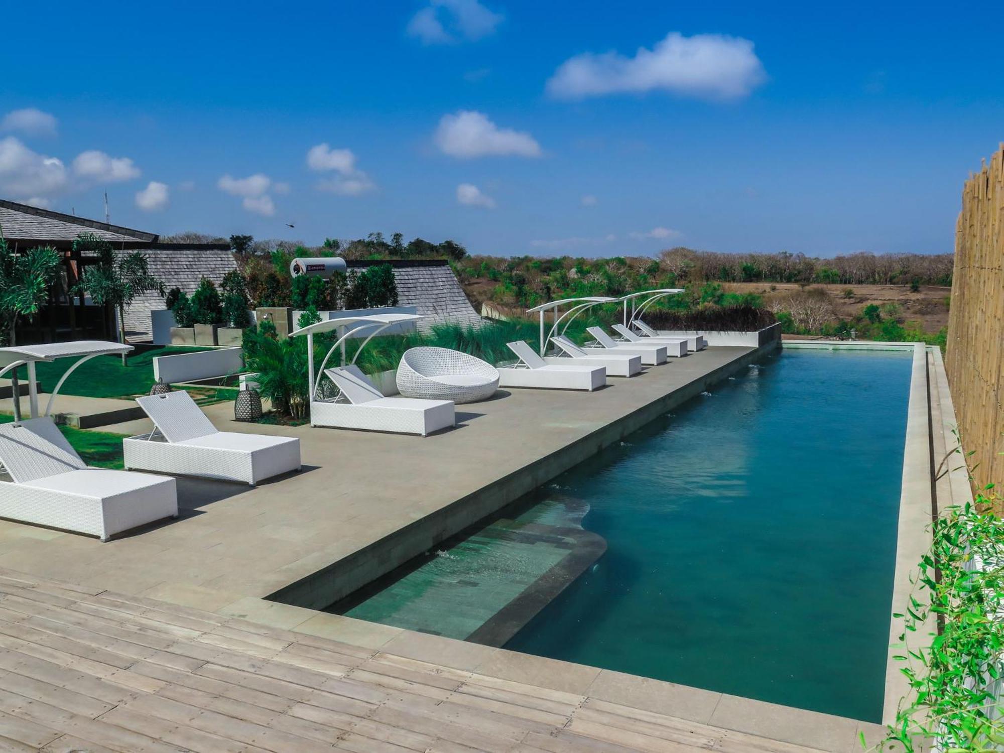 Salty Breeze Bali Hotel อูงาซัน ภายนอก รูปภาพ